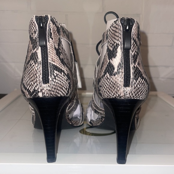Tahari Snakeskin Sandal/ Heels - Picture 3 of 4